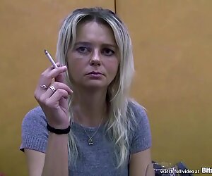 Tikstopp - tjeckisk milf påkommen uppe vid busstationen