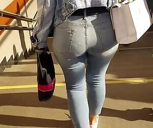 Blonde milf with big hot ass