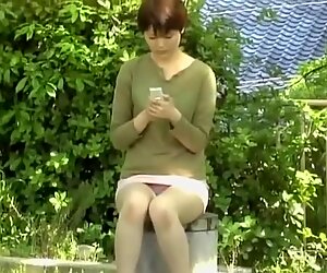 Crazy guy puts a centipede on her thigh sharking video